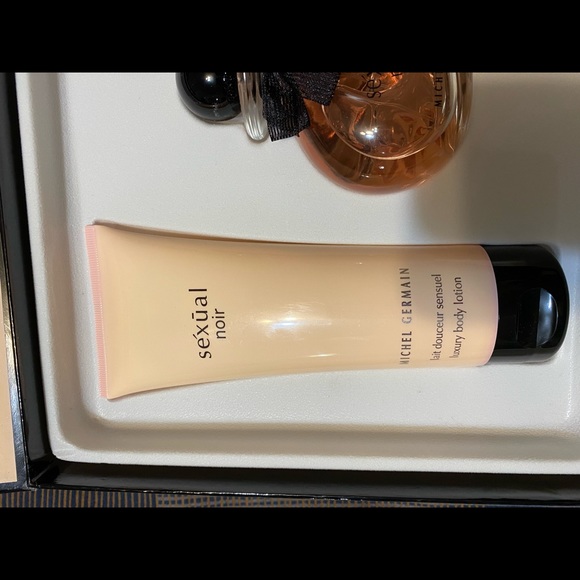 Gif set sexual noir. Brand new. Only the box have some marks. - Picture 2 of 4